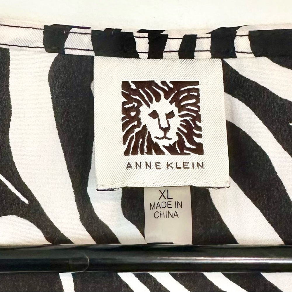 Anne Klein Black and White Zebra Print Top - Size: Extra Large - Picture 2 of 6